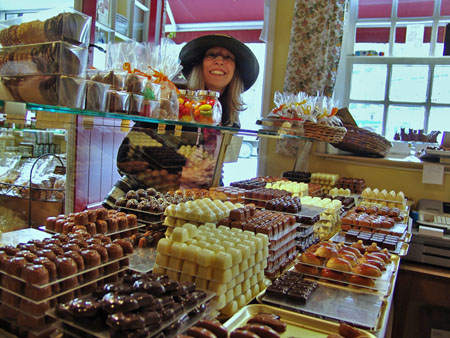 Cynthia @ The Dumon Chocolate Shop in Bruge 2005